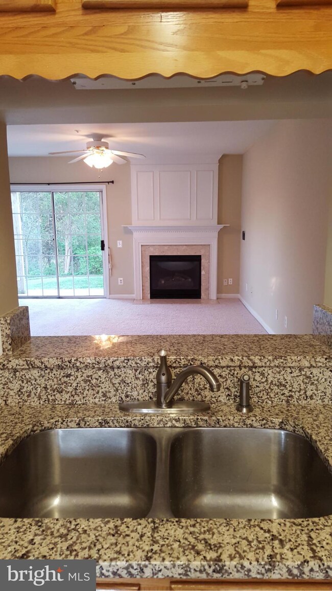 21846 Elkins Terrace unit 25, Sterling, VA 20166 - photo 4