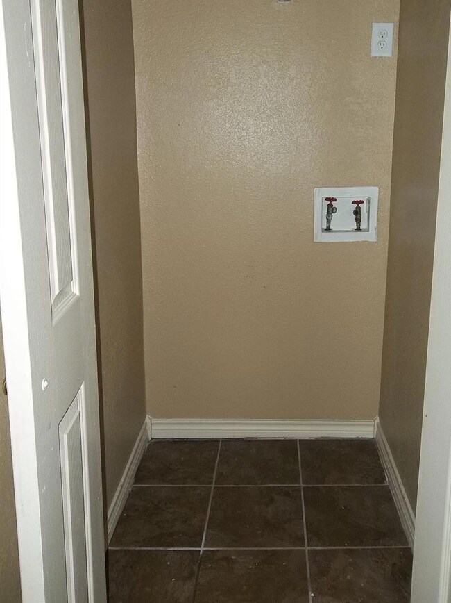 306 S Clay St, Ennis, TX 75119 - photo 4