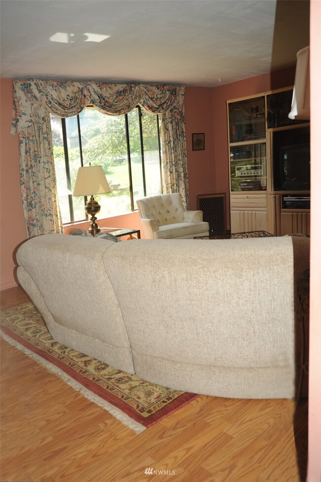 1042 3rd Ave S, Edmonds, WA 98020 - photo 5