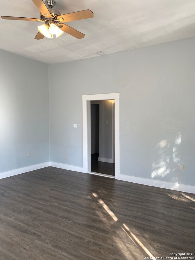 1318 Willow unit 3, San Antonio, TX 78208 - photo 2