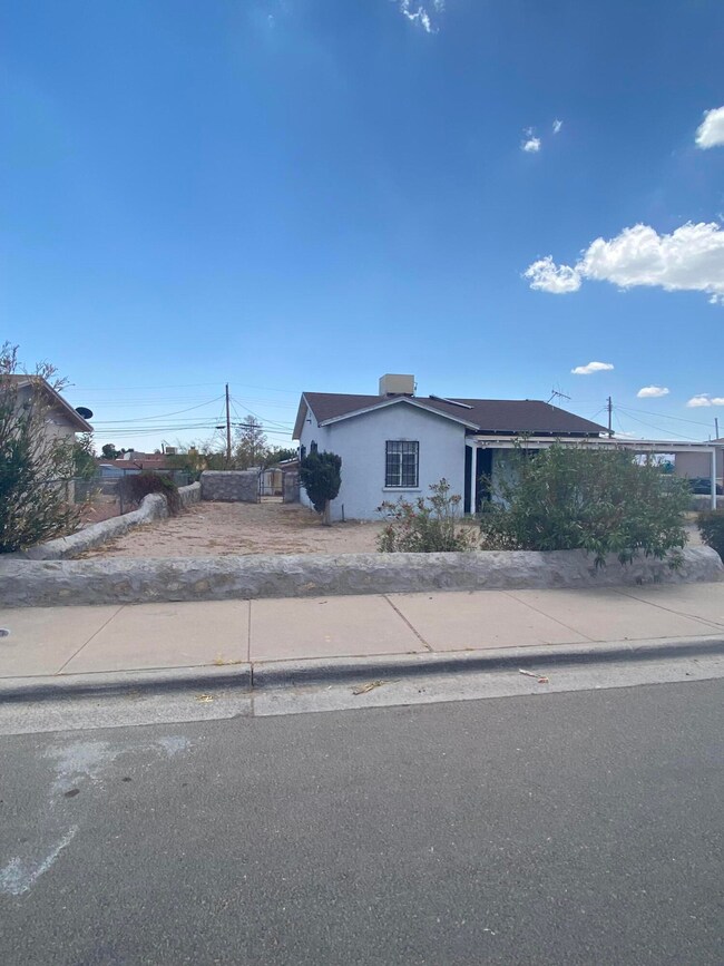 7510 Hermosillo Dr, El Paso, TX 79915 - photo 2