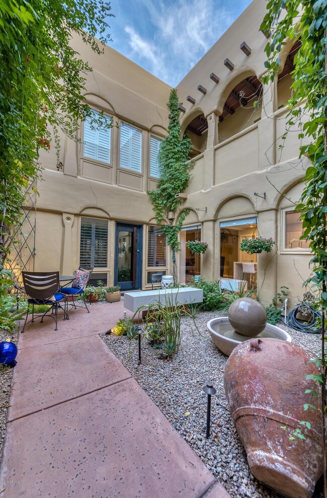 002_Walkway ~ Courtyard