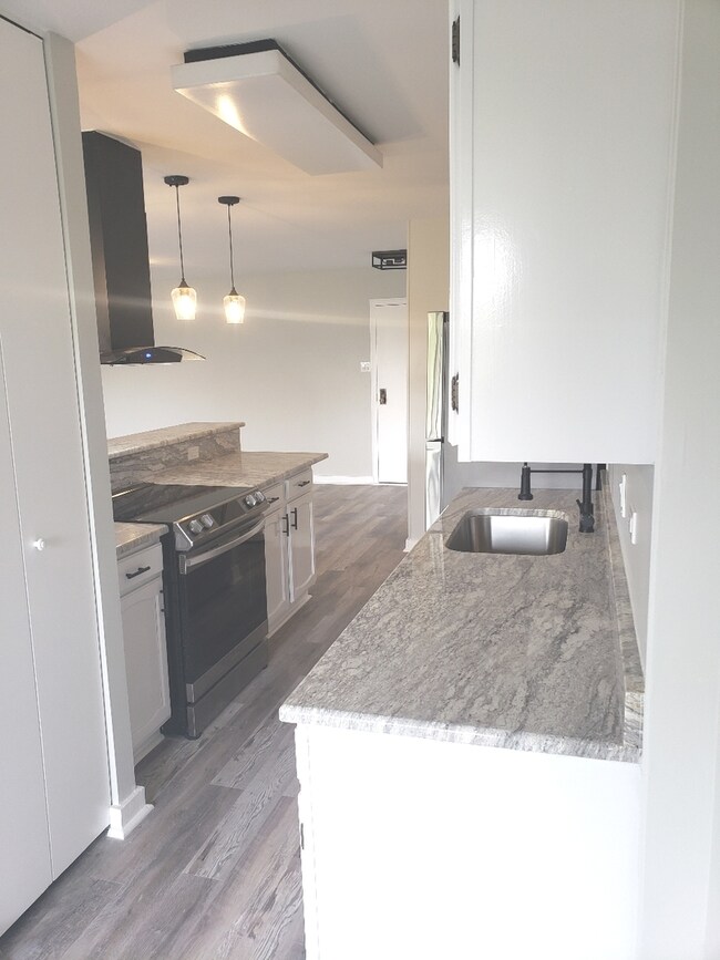 600 Naples Ct unit 208, Glenview, IL 60025 - photo 3