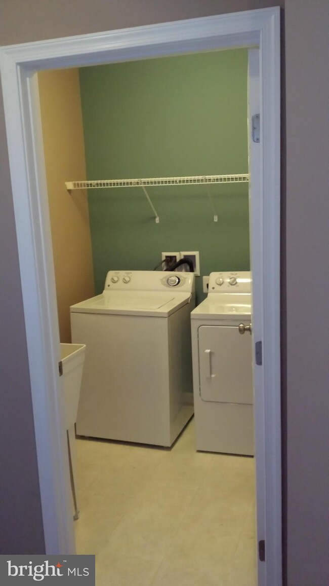 42949 Edgewater St, Chantilly, VA 20152 - photo 5