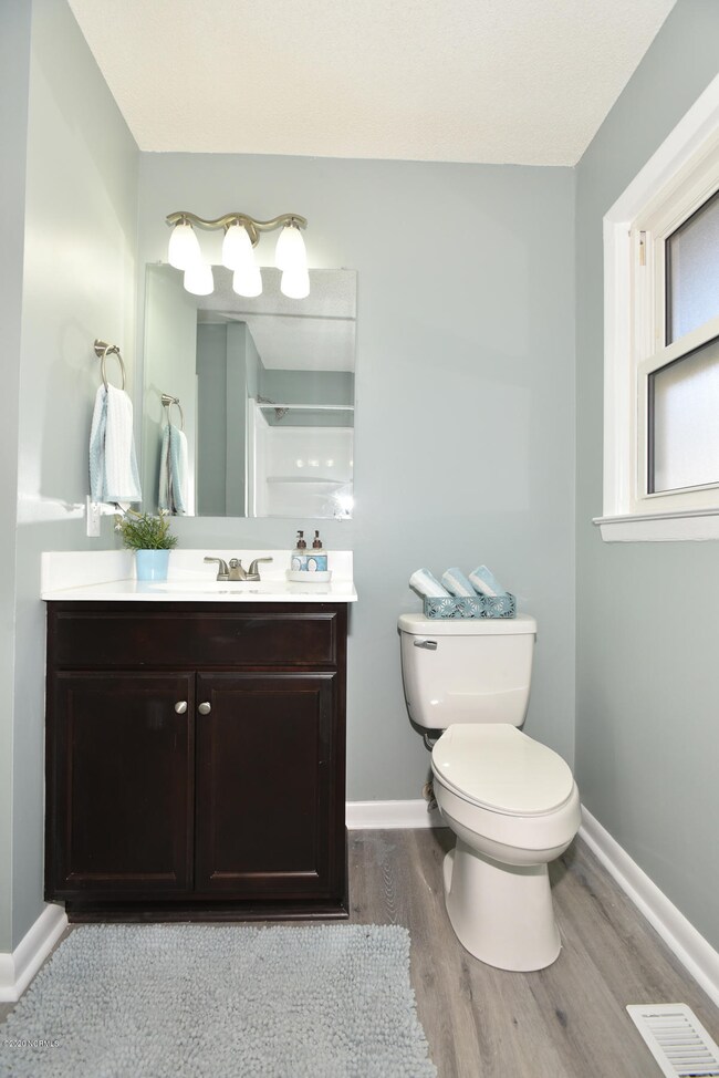 723 Dennis Rd, Jacksonville, NC 28546 - photo 4