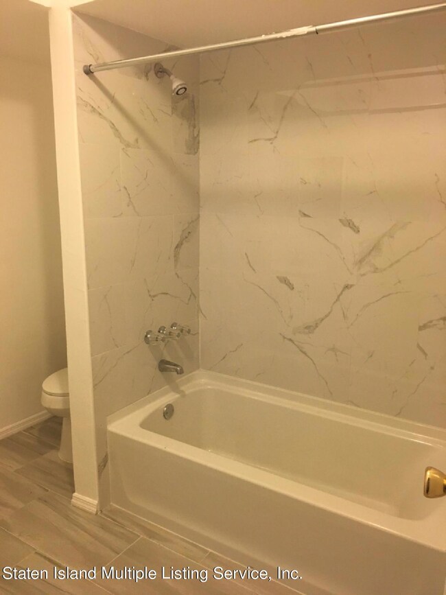 68 Daffodil Ln unit 111, Staten Island, NY 10314 - photo 6