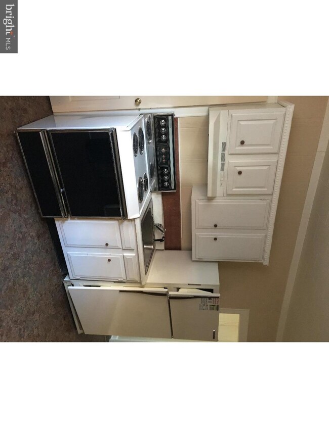 38 S Main St unit . 6, Shenandoah, PA 17976 - photo 2