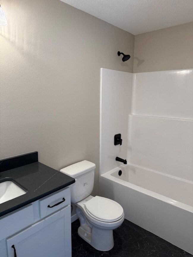 5768 Wall St, Waterloo, IA 50701 - photo 7