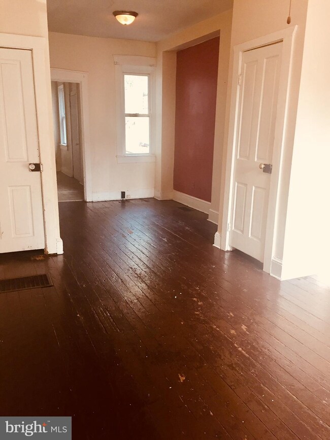 412 Locust St, Lancaster, PA 17602 - photo 2