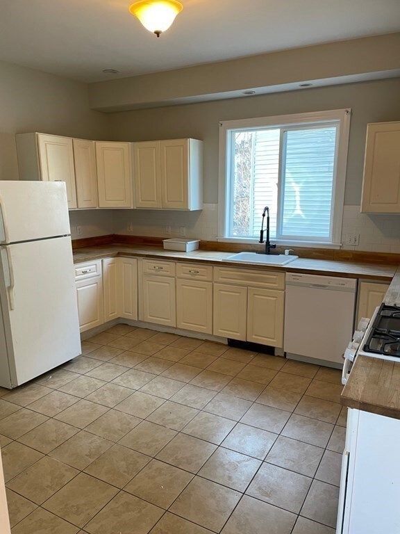 116 Foster St unit 2, Peabody, MA 01960 - photo 2