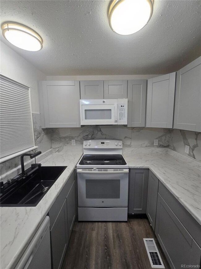 922 S Dearborn Way unit 2, Aurora, CO 80012 - photo 5