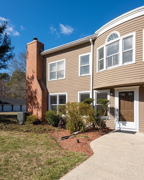 75 Page Rd unit 12, Bedford, MA 01730 - photo 2