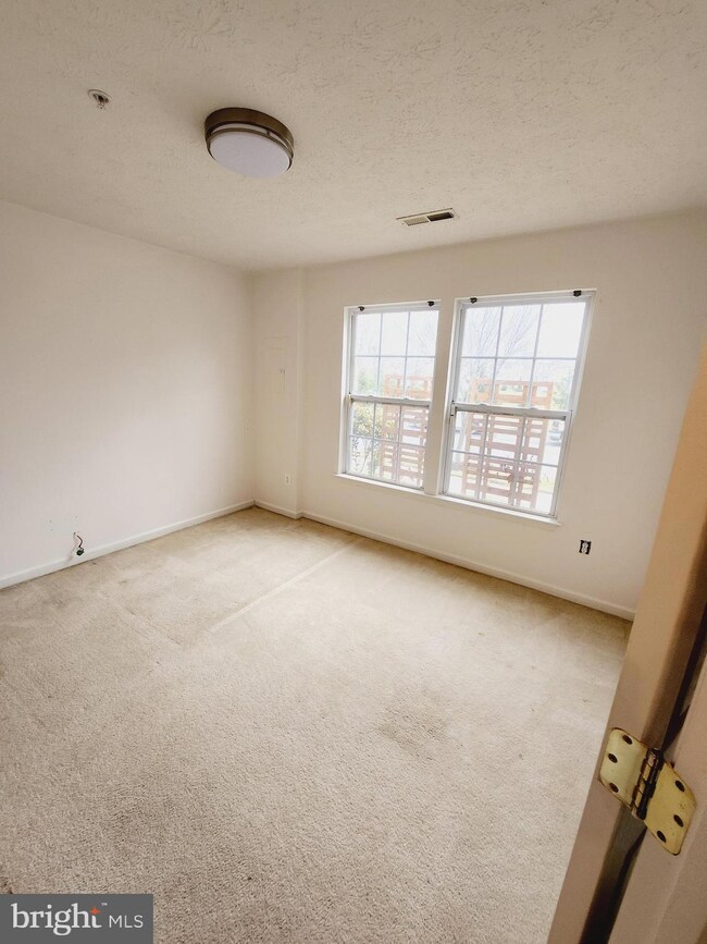 9734 Luguna Rd, Middle River, MD 21220 - photo 6