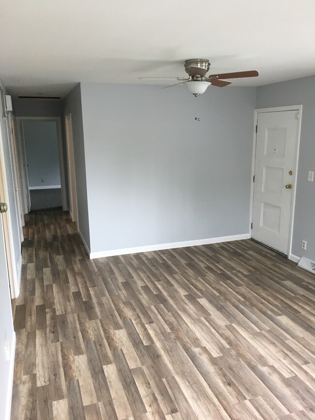 1300 N Berwick Blvd, Waukegan, IL 60085 - photo 2