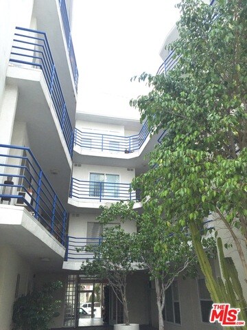 1750 N Sycamore Ave unit 410, Los Angeles, CA 90028 - photo 5