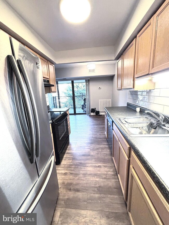 2245 Castle Rock Square unit 21C, Reston, VA 20191 - photo 3