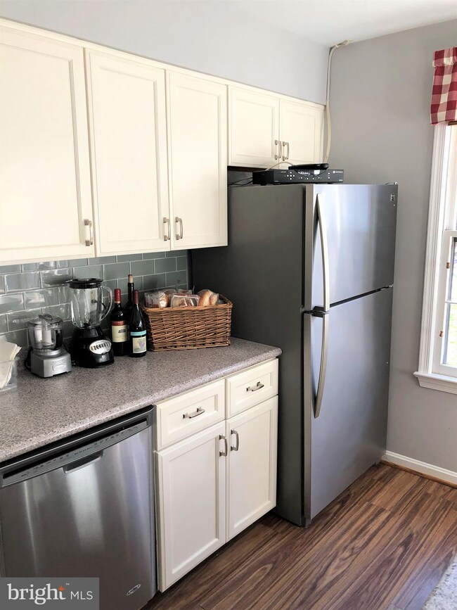 7717 Gromwell Ct, Springfield, VA 22152 - photo 4