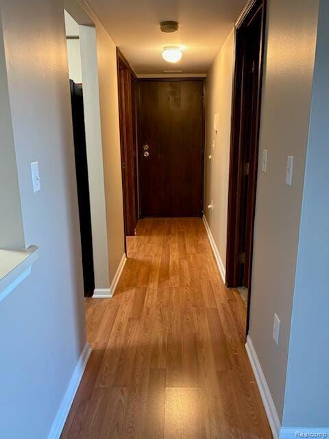 2465 Riverside Dr unit 212, Trenton, MI 48183 - photo 7