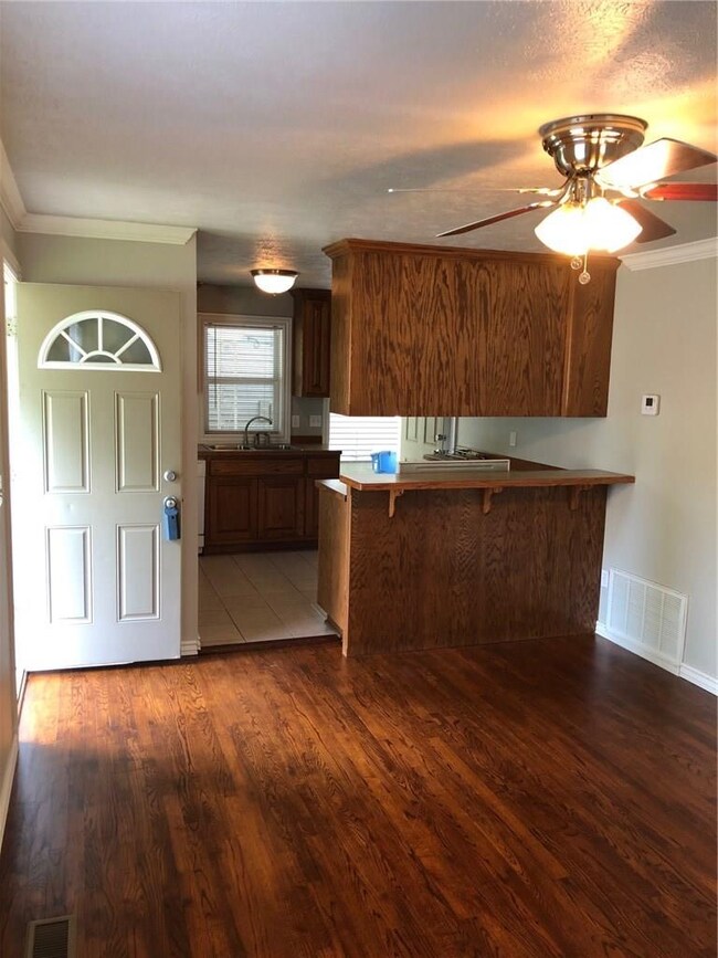 709 NW B St, Bentonville, AR 72712 - photo 3