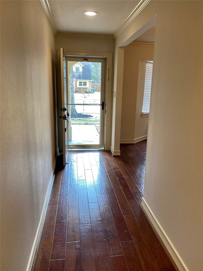 1042 Chamboard Ln, Houston, TX 77018 - photo 5