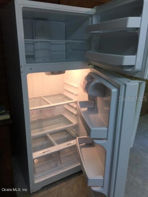 KITCHEN - REFRIGERATOR
