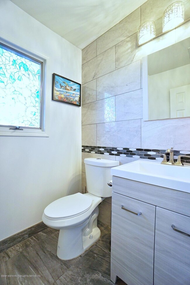 (6) HALF BATH