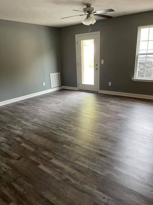 130 S Main St unit 2, South Carthage, TN 37030 - photo 3