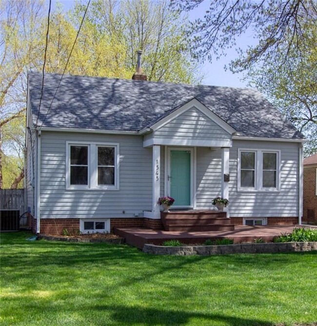 1343 56th St, Des Moines, IA 50311 - photo 4