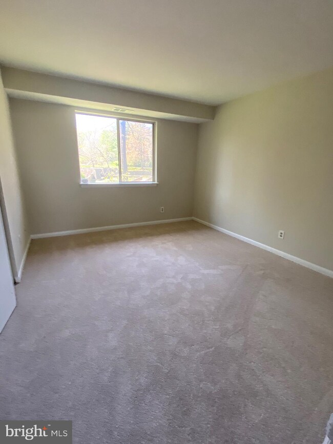 11627 Vantage Hill Rd unit 12B, Reston, VA 20190 - photo 3