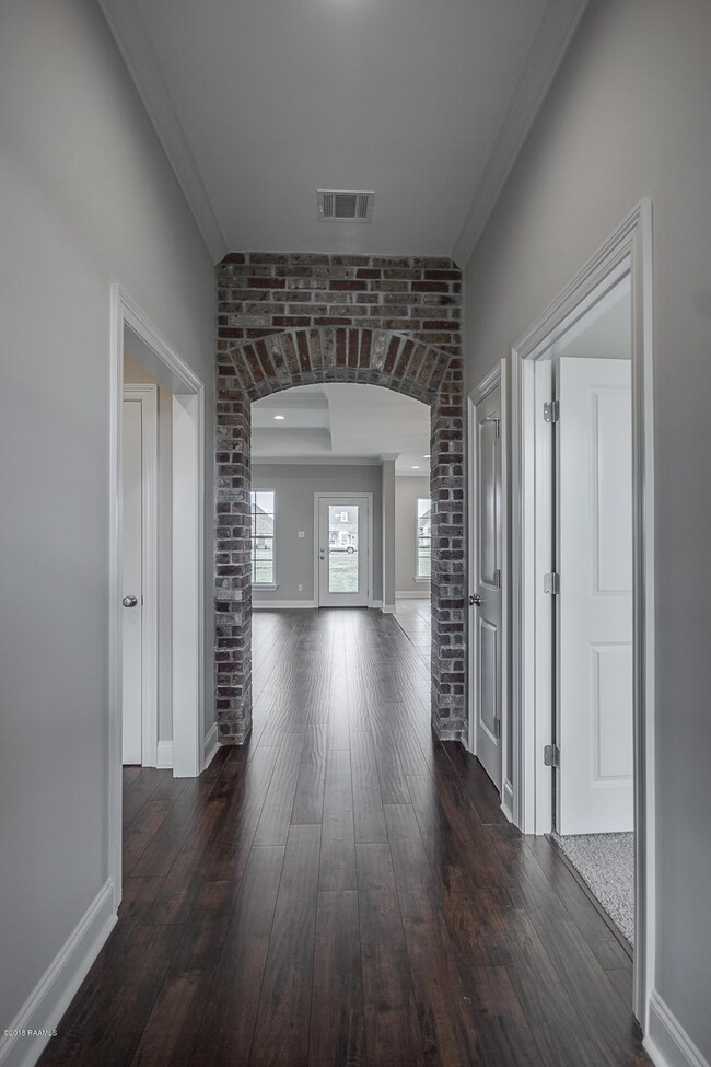 St. Michael French l-8608