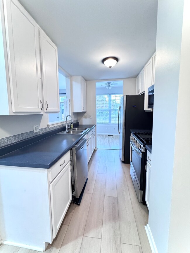 2350 Sheehan Dr, Naperville, IL 60564 - photo 7