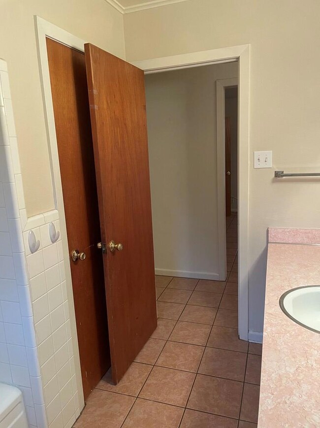 308 S Crockett St, Fredericksburg, TX 78624 - photo 6