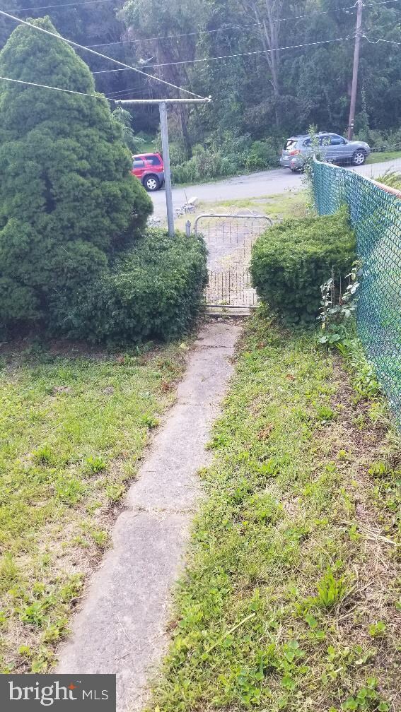 210 Lombard St, Tamaqua, PA 18252 - photo 2