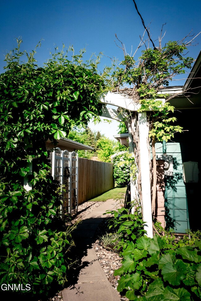 238 15th Ave NE, Jamestown, ND 58401 - photo 2