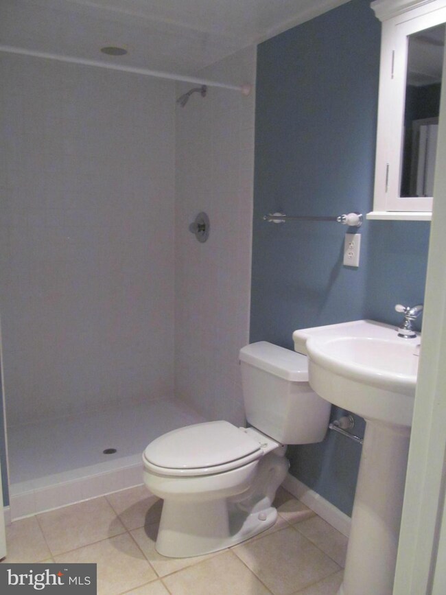 5839 Edgehill Dr, Alexandria, VA 22303 - photo 7