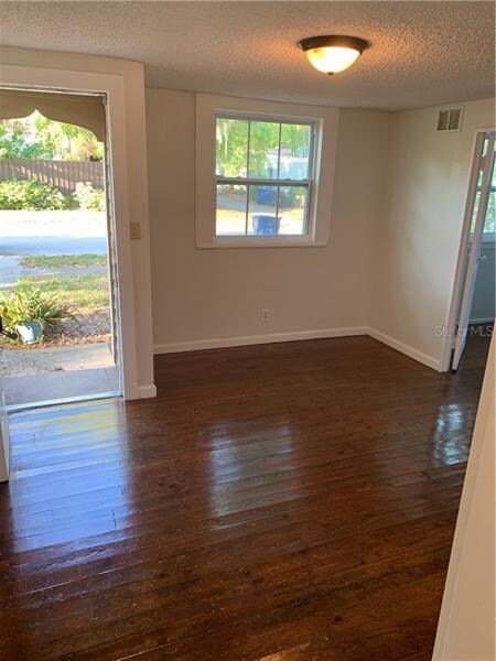 1064 11th Ave N unit Lower, Saint Petersburg, FL 33705 - photo 3