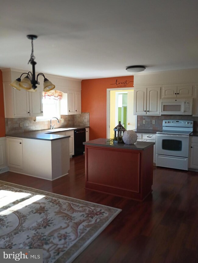 530 N Shirk Rd, New Holland, PA 17557 - photo 3