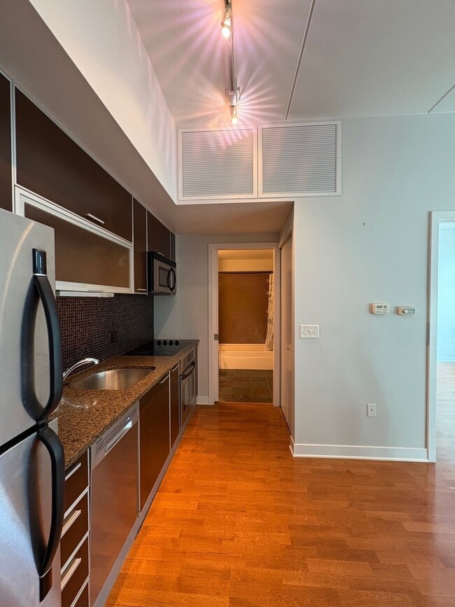 650 W Wayman St unit 406, Chicago, IL 60661 - photo 4