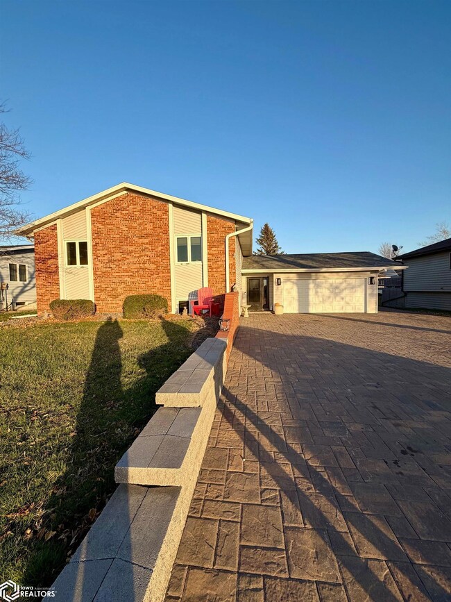 1513 2nd St SW, Clarion, IA 50525 - photo 4