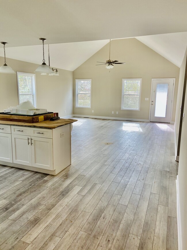 110 Blue Grass Dr, Shelbyville, TN 37160 - photo 2