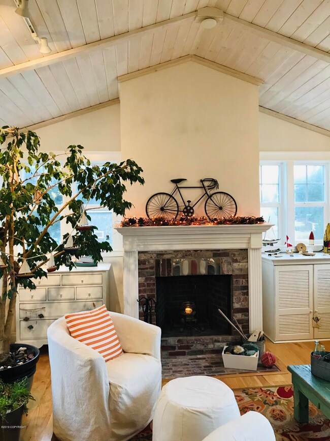 3944 Spruce Cape Rd - Sitting Room