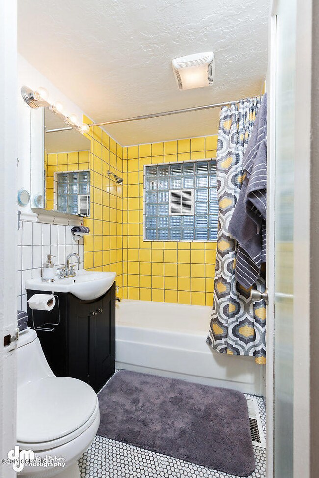 Bathroom 20171125-DW-0596_1-SMALL