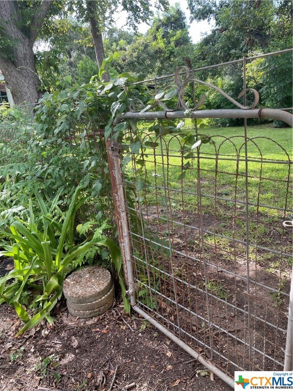 732 Bismark St, Seguin, TX 78155 - photo 3