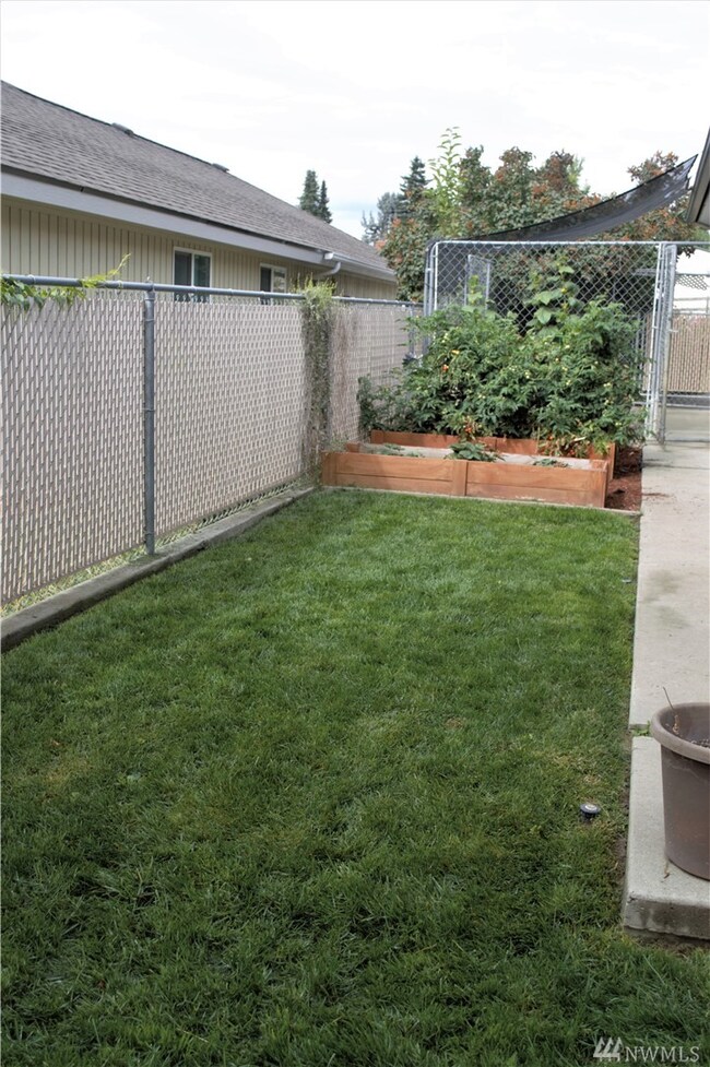 734 12th St NE, East Wenatchee, WA 98802 - photo 3