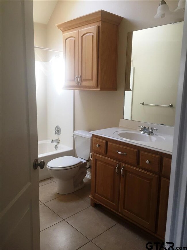 6057 6057 Brynmar Ct, Tyler, TX 75703 - photo 2