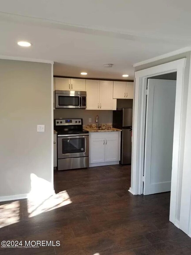 11 Van Dorn St, Keyport, NJ 07735 - photo 3