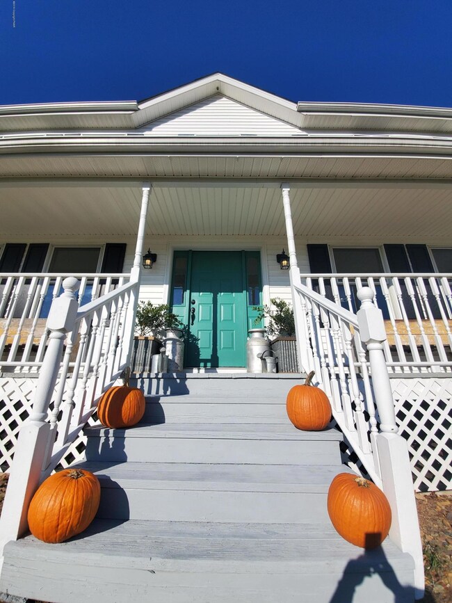 2754 Rising Hill Dr, Saylorsburg, PA 18353 - photo 3