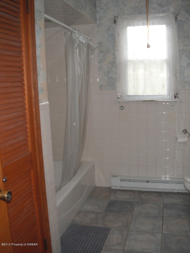 Upstais Bath 2