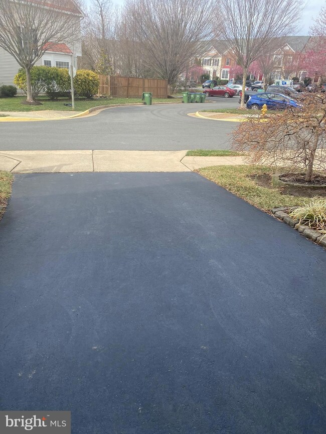 8947 Benchmark Ln, Bristow, VA 20136 - photo 5