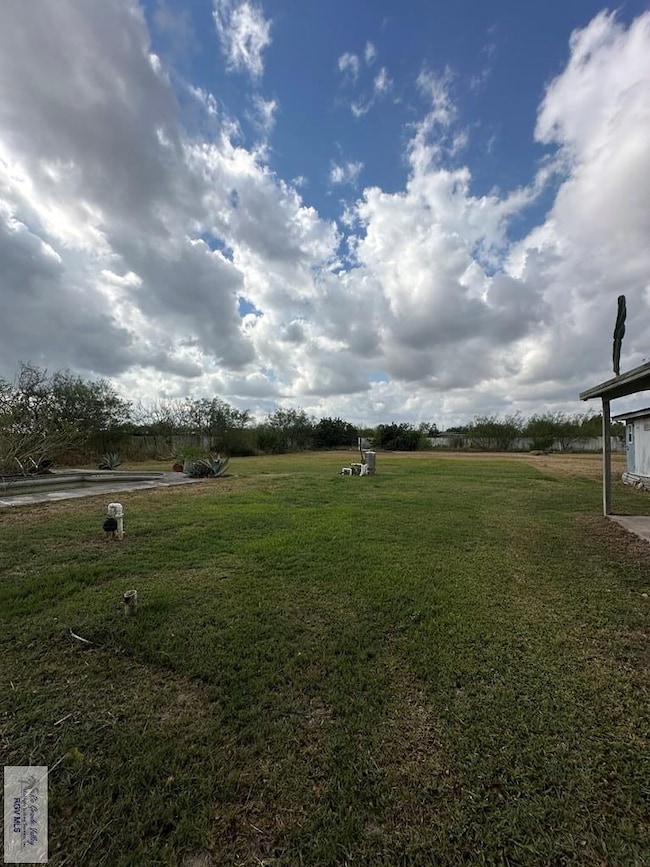 33708 Share 27 Rd unit lot 30, Los Fresnos, TX 78566 - photo 7